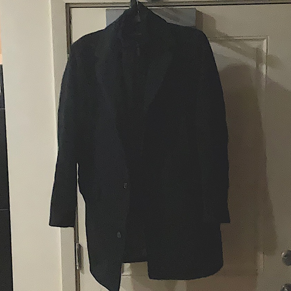 I’m selling a pronto Uno blazer peacock jacket for cheap, very nice jacket/coat.